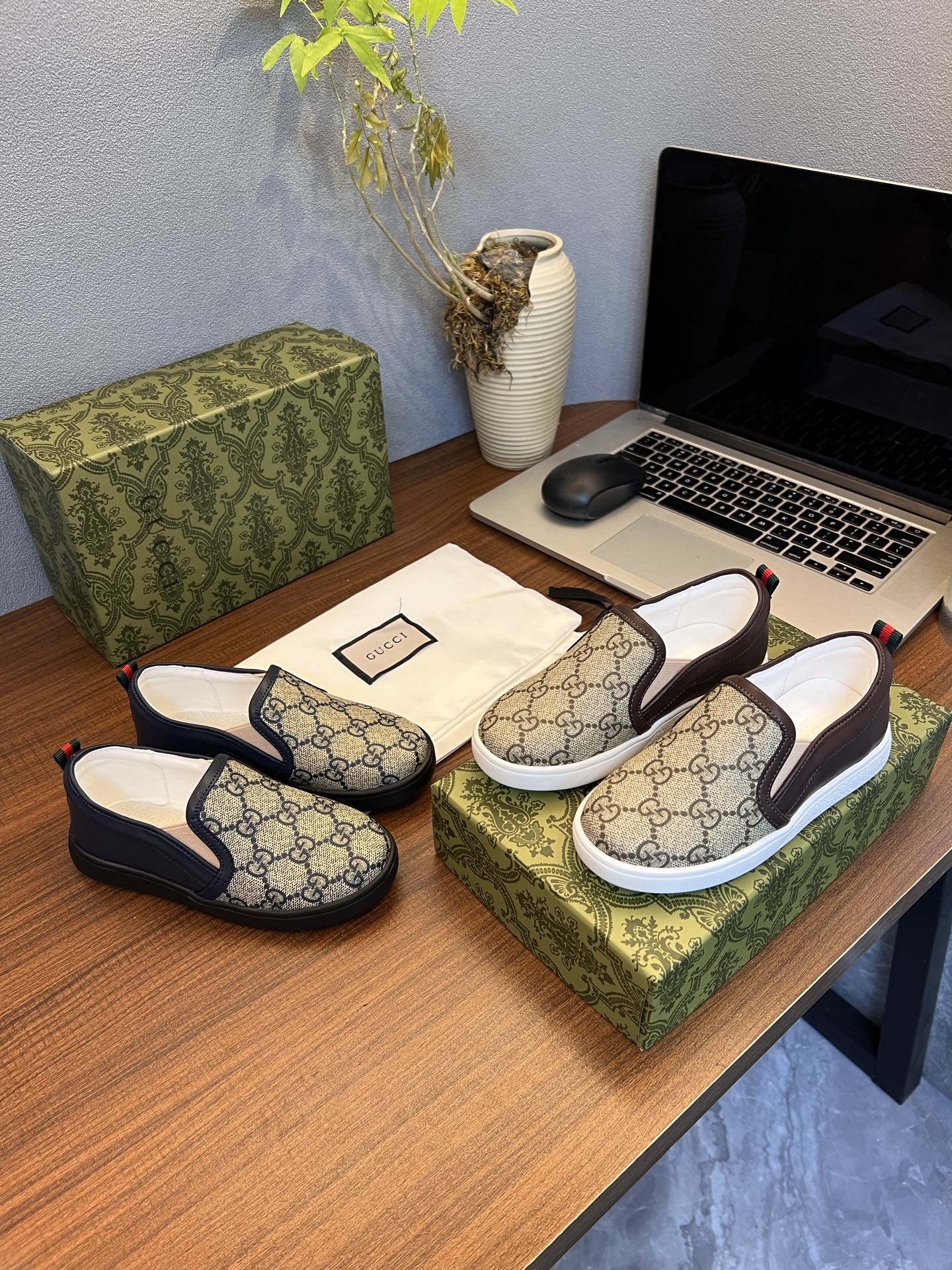Children's shoes child